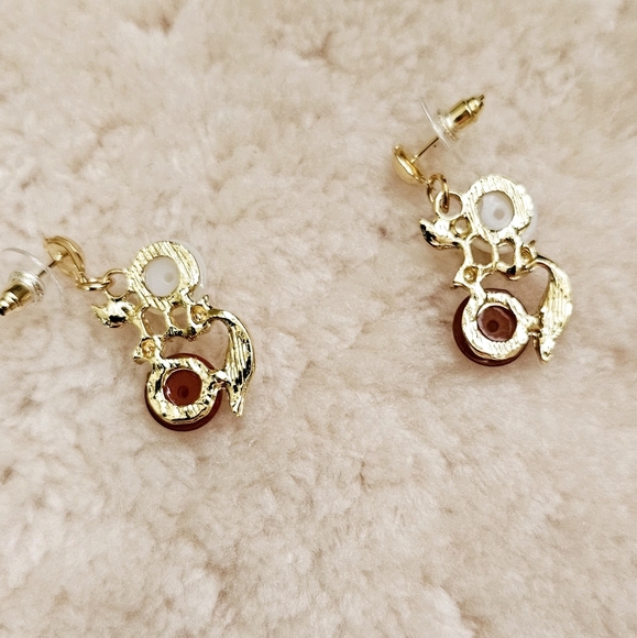 Exquisite necklace Three Tones Pearls and earrings set Over Golden Setting - Picture 3 of 9